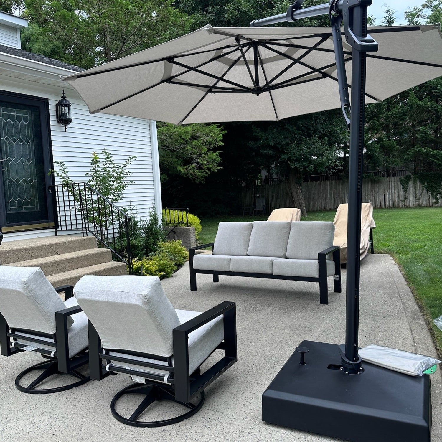 How to Choose the Right Patio Umbrella (Size, Style & Base Guide)