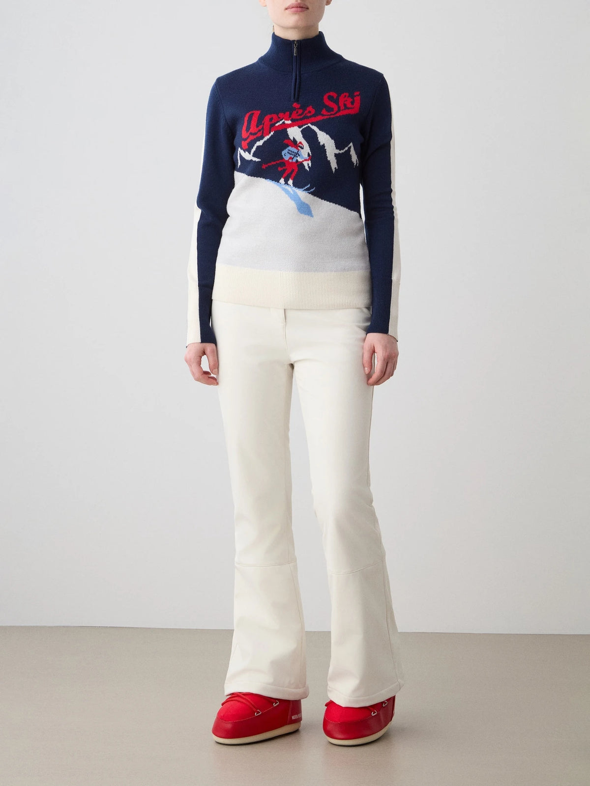 We Norwegians AfterSki ZipUp Women's in Navy blue, front view on model