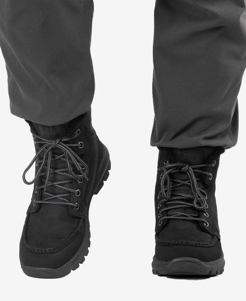 Helly Hansen Garibaldi V3 in Black/black, on-body view