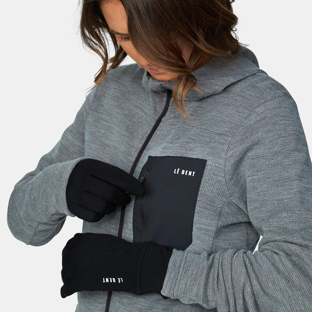 Le Bent Heavyweight Antarctic Grid Fleece Glove Liner in Black, Worn detail