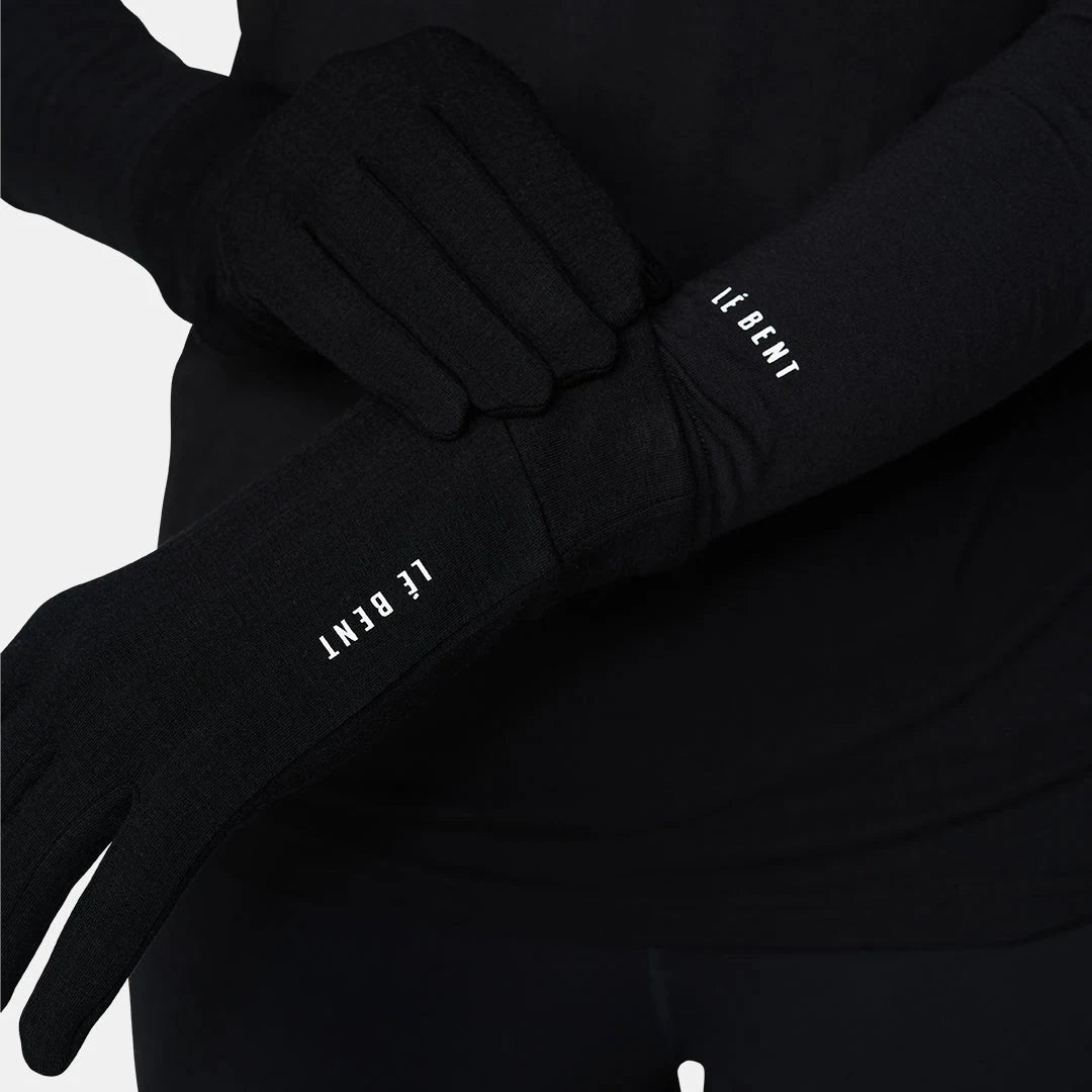 Le Bent Heavyweight Antarctic Grid Fleece Glove Liner in Black, Worn detail